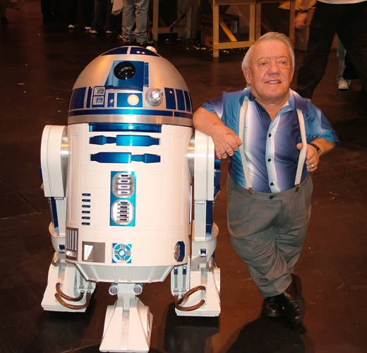 Kenny Baker and R2-D2. Photographer unknown.